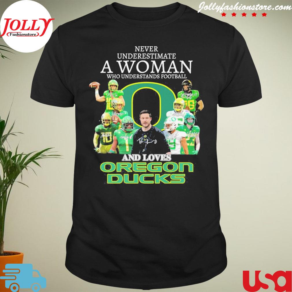 Never underestimate a woman who understands Football and love Oregon ducks shirt