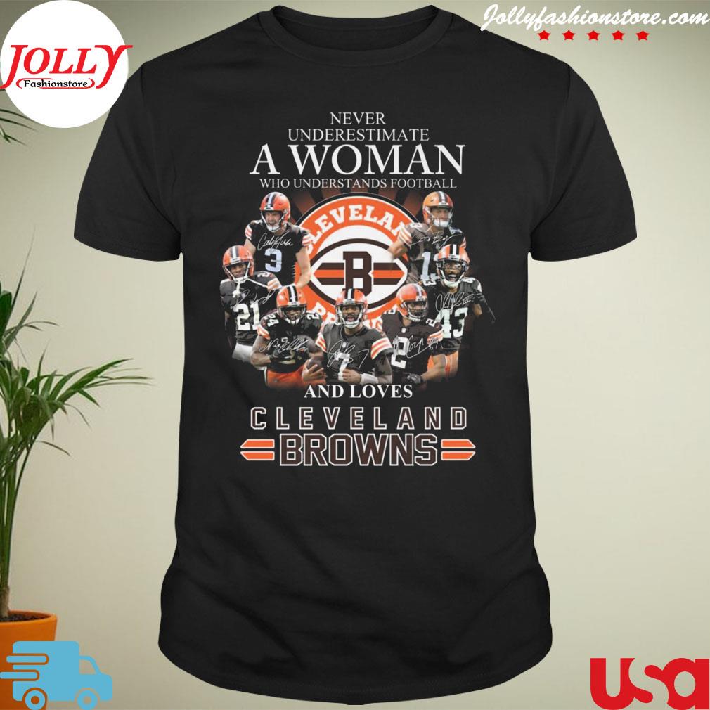 Never underestimate a woman who understands Football and loves Cleveland browns signatures T-shirt