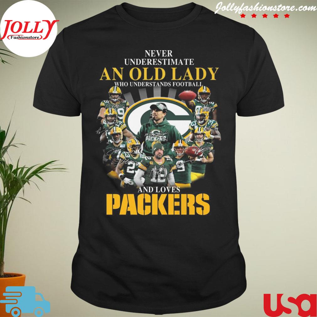 Never underestimate a woman who understands Football and loves Green Bay Packers signatures T-shirt