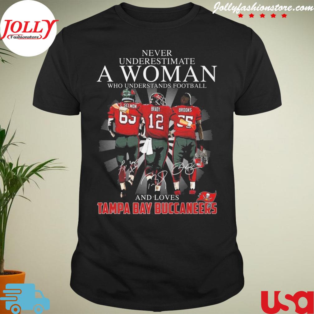 Never underestimate a woman who understands Football and loves tampa bay buccaneers signature T-shirt