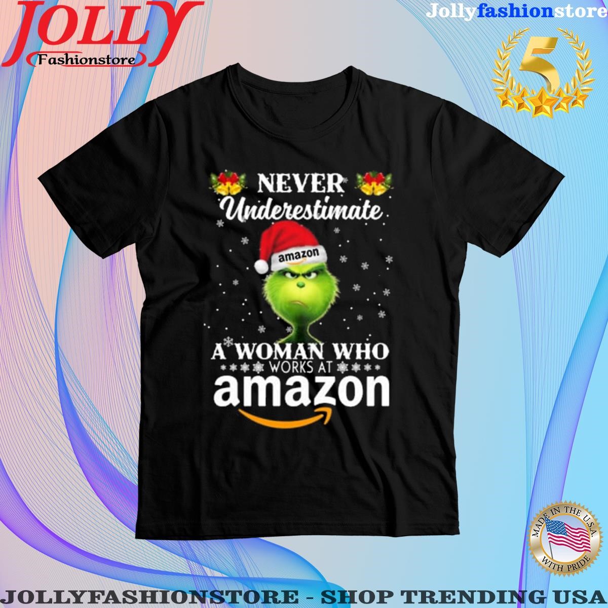 Grinch never underestimate a woman who works at amazon T-Shirt